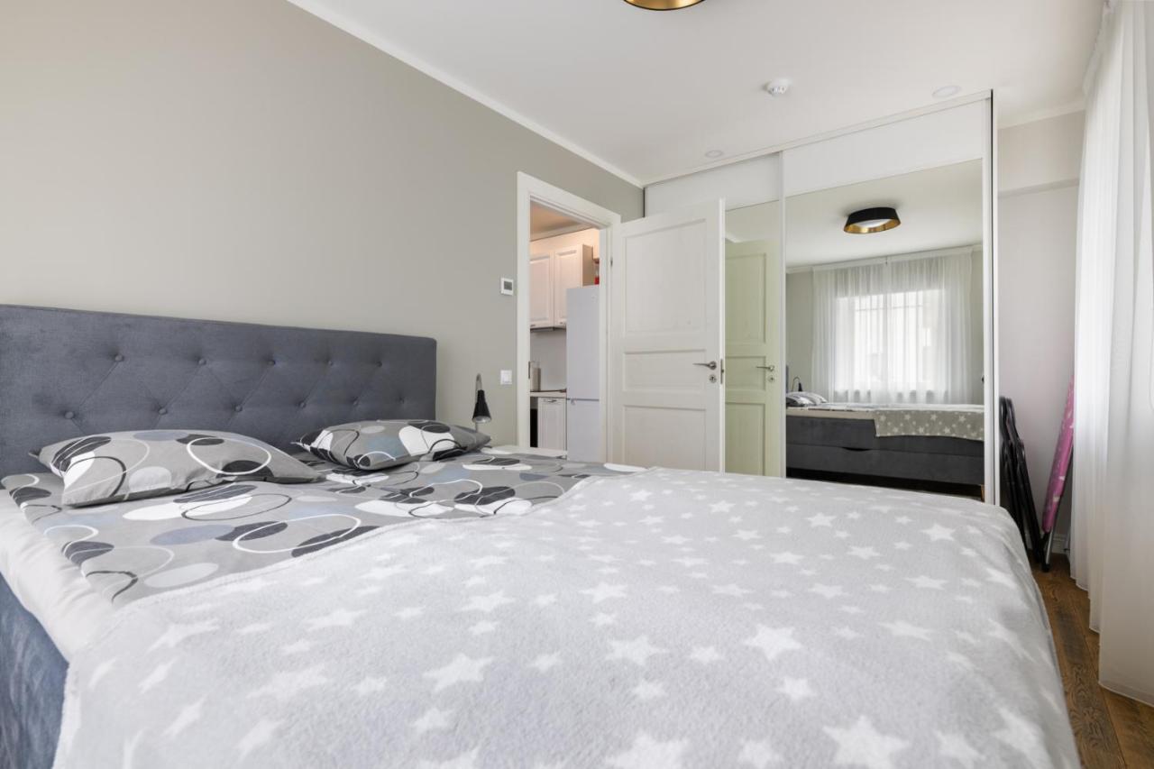 Brand New, Cozy And Quiet 1 Bedroom Apartment, Free Parking Lägenhet *