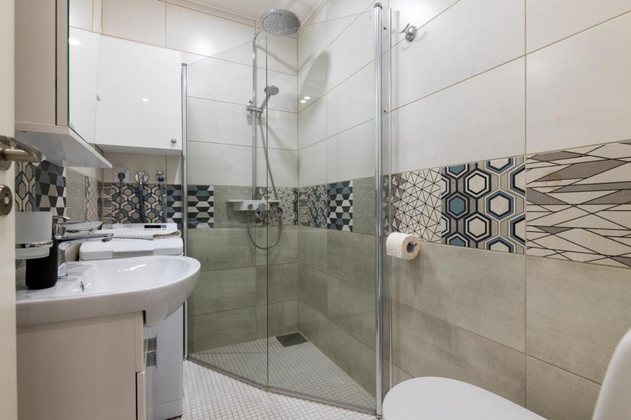 Lägenhet Brand New, Cozy And Quiet 1 Bedroom Apartment, Free Parking *